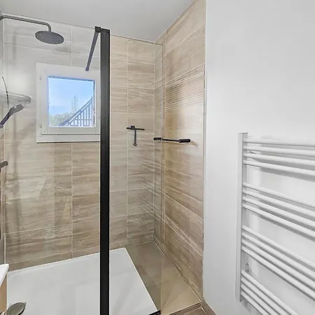 Dom wakacyjny Maison Paisible Avec Jardin A *