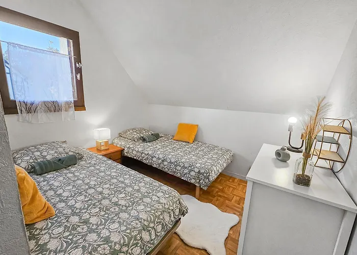 Maison Paisible Avec Jardin A بيت للعطل