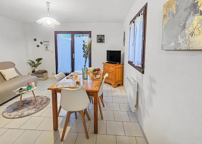 Maison Paisible Avec Jardin A بيت للعطل *